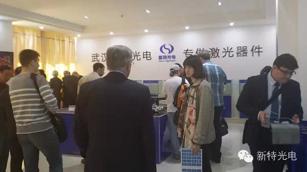 俄羅斯激光代表團(tuán)對(duì)新特光電激光配件感到吃驚！