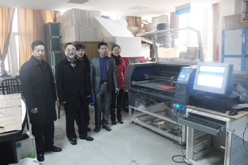 新特光電向英山縣捐贈(zèng)激光設(shè)備，幫助老區(qū)企業(yè)技術(shù)升級(jí)換代