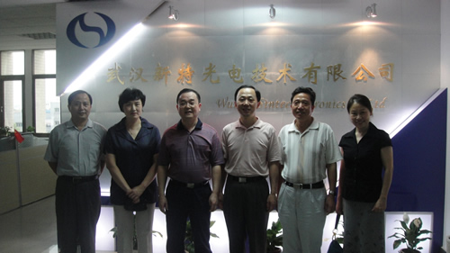省僑聯(lián)主席調(diào)研新特光電